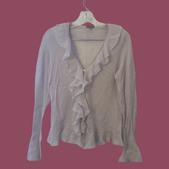 ⭐️ Ann Taylor Whimsy Ruffle Cardigan in Pink - Size Medium - Pre-Loved - Picture 3 of 10